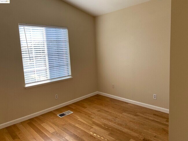 Building Photo - 5239 Woodside Way