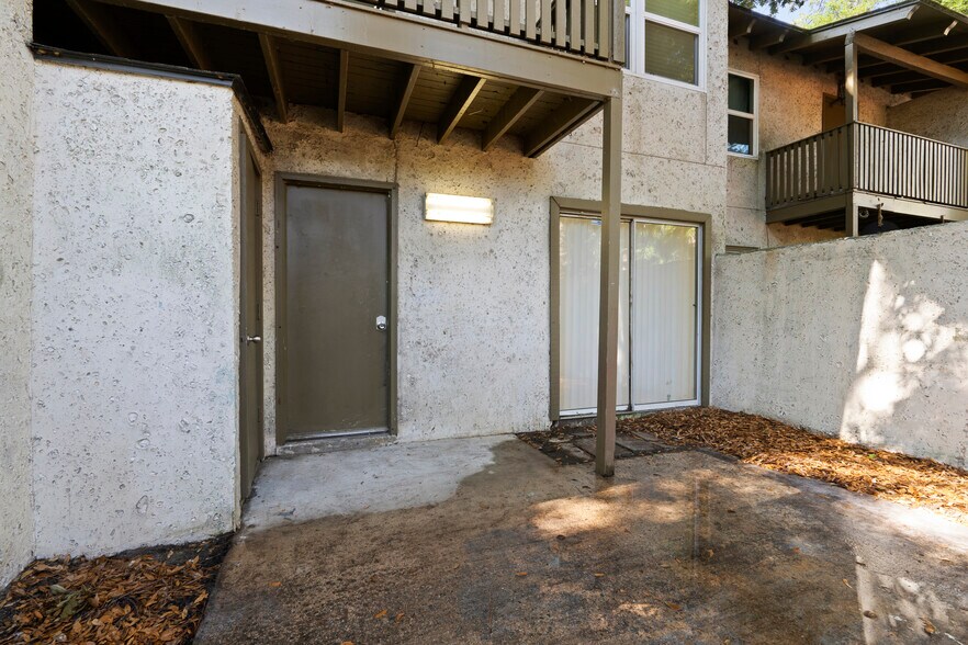 Building Photo - 400 William Hilton Pky