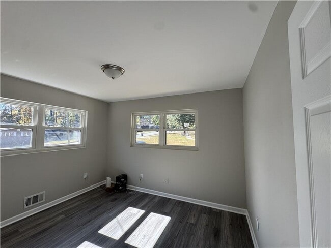 Building Photo - 3489 Creighton Rd SW