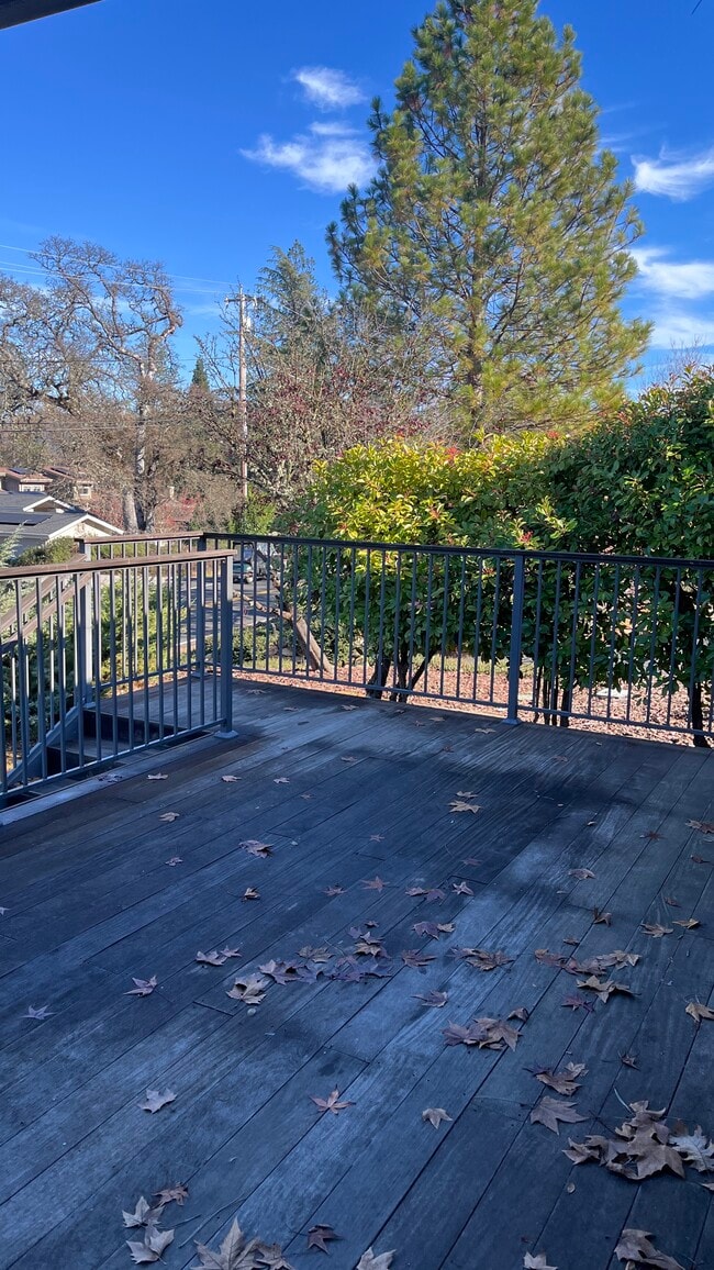 Building Photo - 12003 Lakeshore S