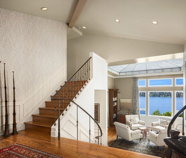 Building Photo - Luxury Mercer Island Retreat | Lake Views & Minutes to Seattle!!!