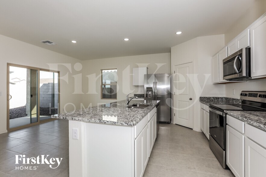 Building Photo - 3102 E Miner Dr