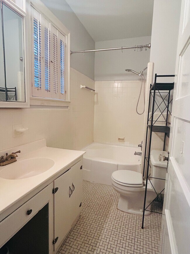 Building Photo - 1679 S Milledge Ave