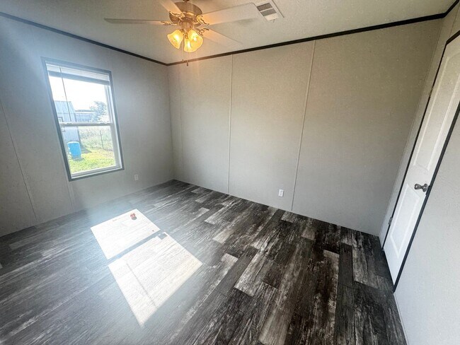 Building Photo - 3 Bedroom 2 Bathoom Ready to Rent in Odessa