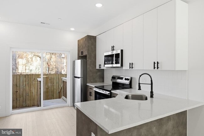 Building Photo - 1007 W Orleans St