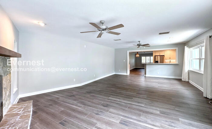 Building Photo - 111 Carlyle Dr