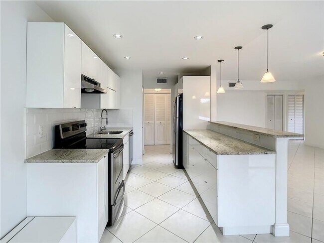 Building Photo - 6342 Longboat Ln W