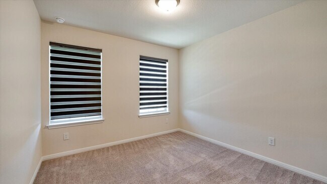 Building Photo - Redland Rd/281 Sienna Subdivision