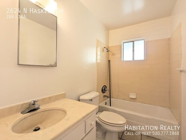 Building Photo - 2624 N Haskell Dr