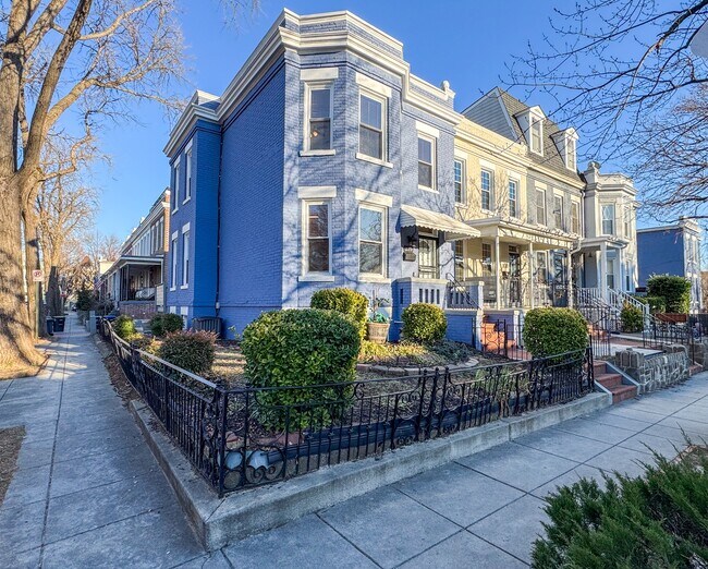 Building Photo - 1013 9th St NE