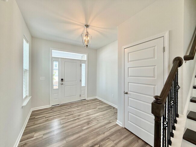 Building Photo - Stunning New 5BD, 5BA Garner Home with Lux...