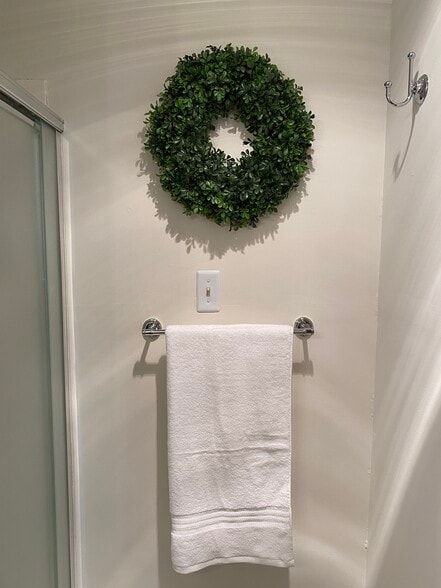 Building Photo - 1475 Sheldon St