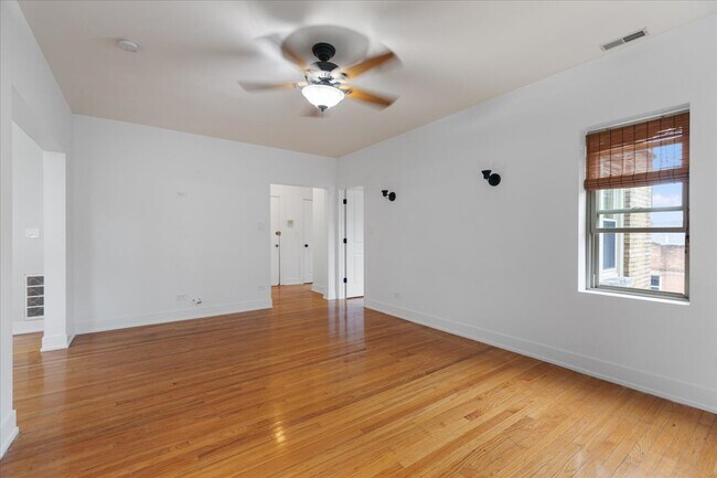 Building Photo - 4043 N Spaulding Ave