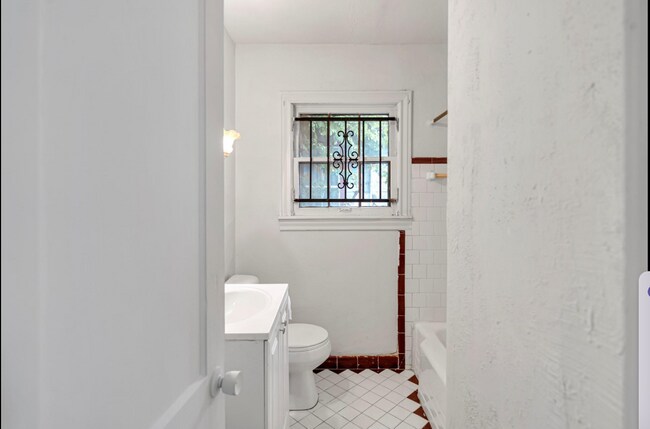 Building Photo - 3207 Florida St