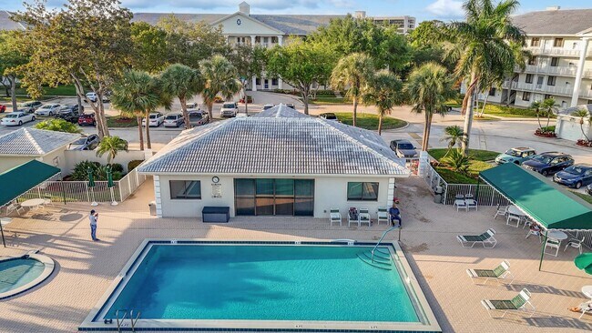 Building Photo - 6121 Balboa Cir