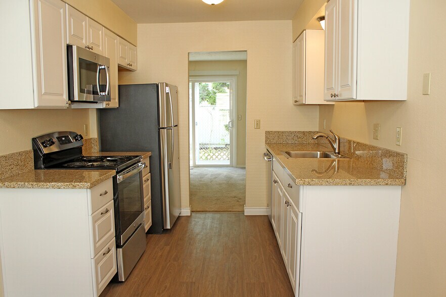 Building Photo - 3805-3805 SE Cesar Estrada Chavez Blvd