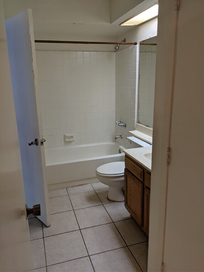 Building Photo - 3 Bedroom 2 Bathroom in Tempe! $1899 a month!