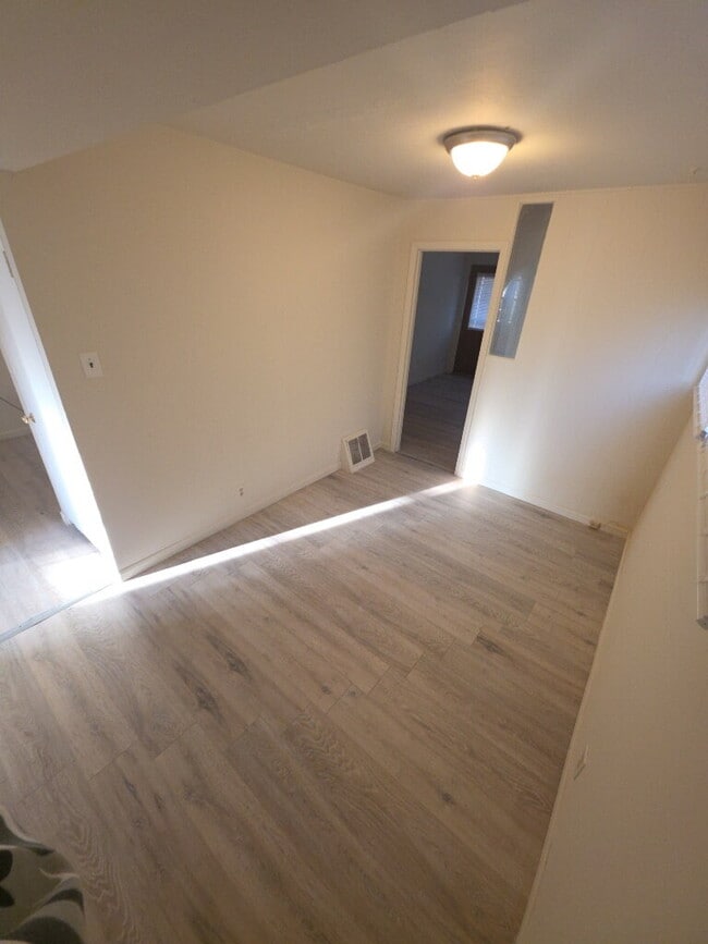 Building Photo - Your Next Home Awaits! Stylish 3-Bed on Perthshire Rd – Move-In Ready