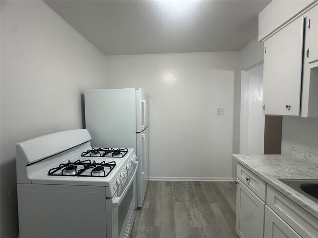 Building Photo - 515 Margil St