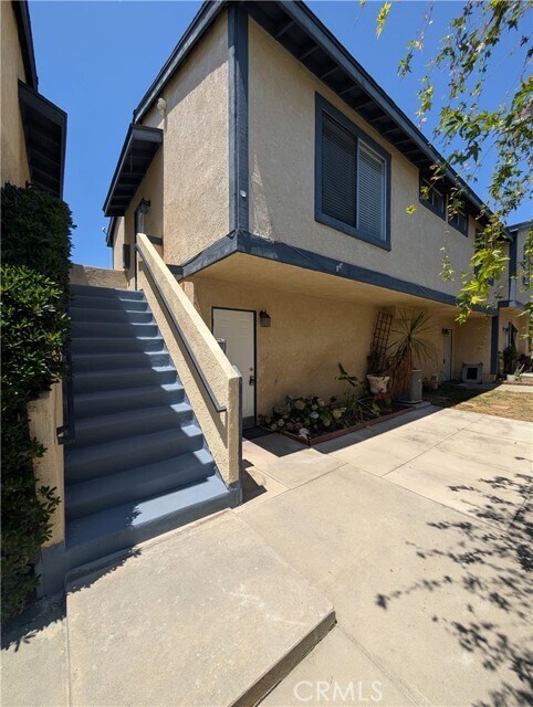 Building Photo - 529 E Colorado Blvd