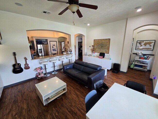 Building Photo - 15417 Meadow Pass