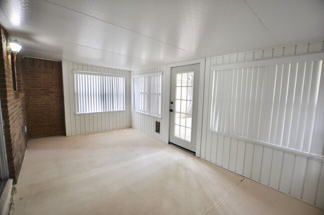 Building Photo - FOR LEASE! Nice Remodeled - 3 BR – 2 BA – ...