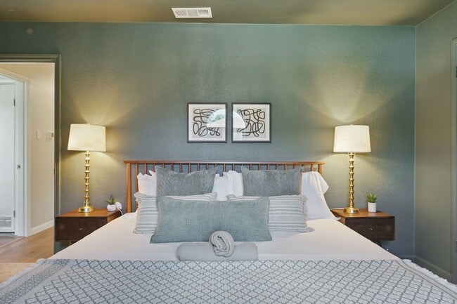 Building Photo - Luxury 5-Bedroom Retreat with Pool & Game Room