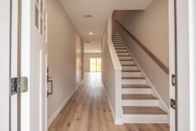 Building Photo - 124 Woodland Dr