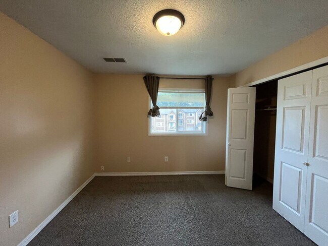 Building Photo - 896 Wescott Square