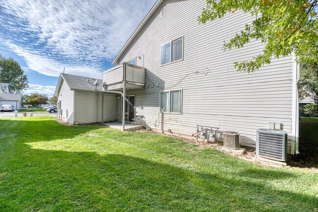 Building Photo - 1438 N Bluff Pl