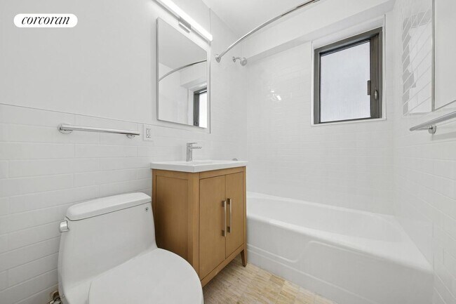 Building Photo - 501 E 87th St