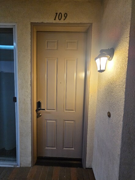 Building Photo - 17168 Newhope St