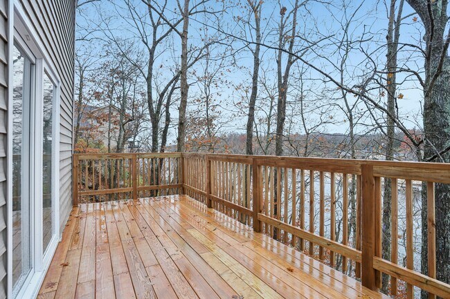 Building Photo - 1357 Lake Sherwood Dr