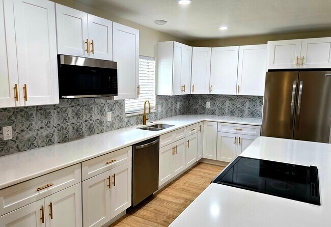 Building Photo - 401 N Bryan Cir