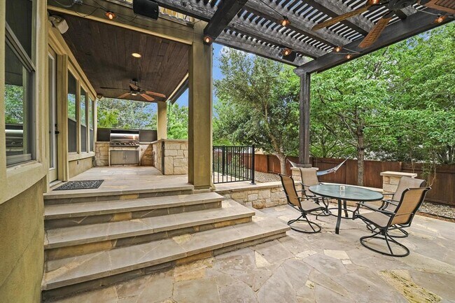 Building Photo - 18120 Lipan Apache Cove