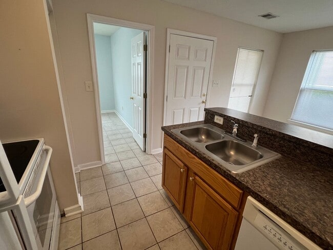Building Photo - 1-Bedroom, 1-Bath Condo