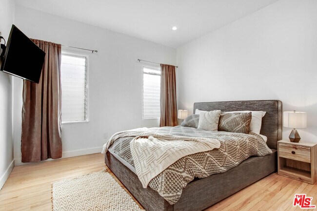 Building Photo - 434 N Ogden Dr