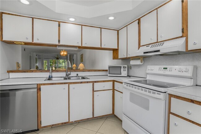 Building Photo - 190 Palm Dr