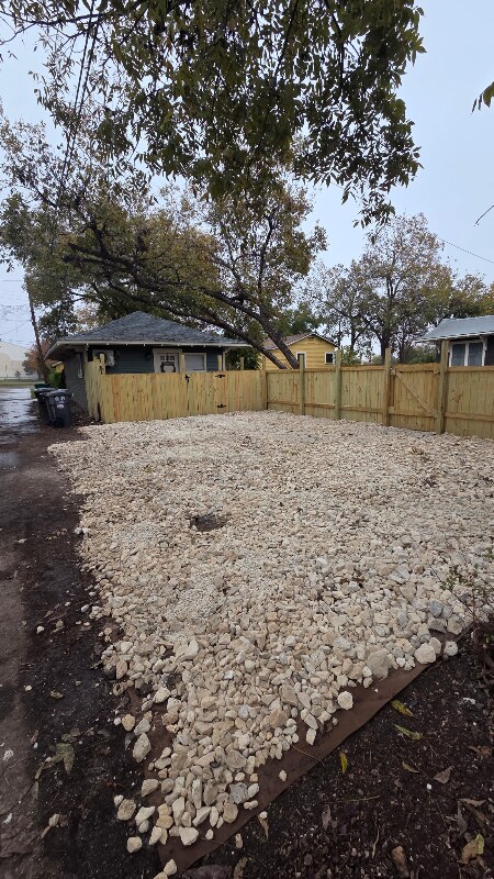 Building Photo - 843 Rigsby Ave