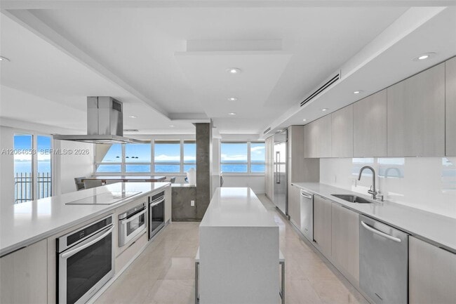 Building Photo - 2 Grove Isle Dr