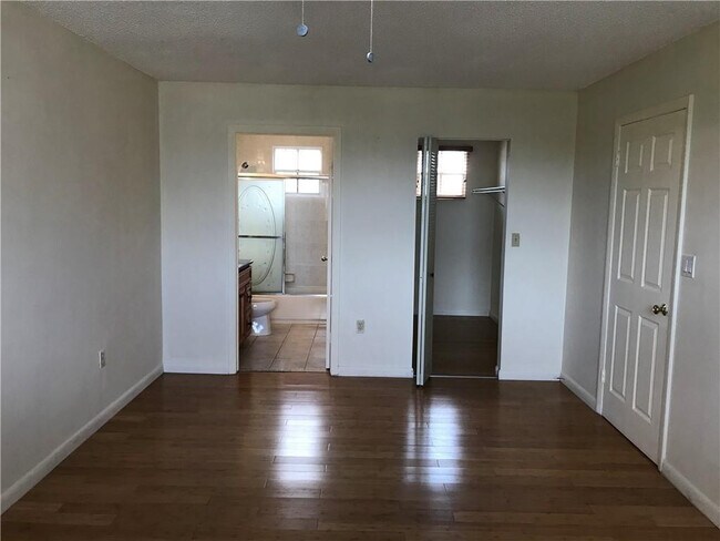 Building Photo - 7061 SW 41st Pl