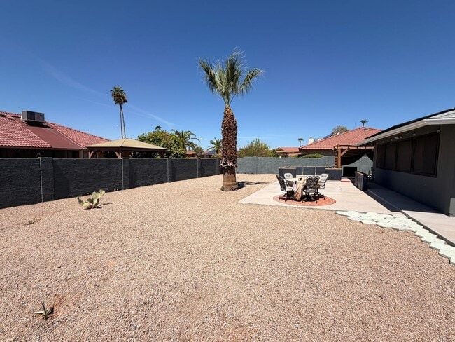 Building Photo - 13139 W Seville Dr