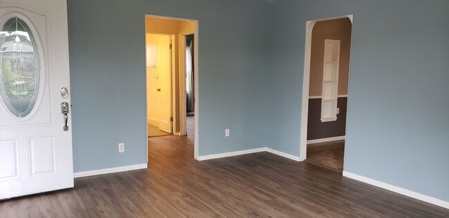 Building Photo - 5210
