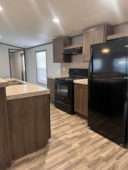 Building Photo - 3200 S Highland Park Dr