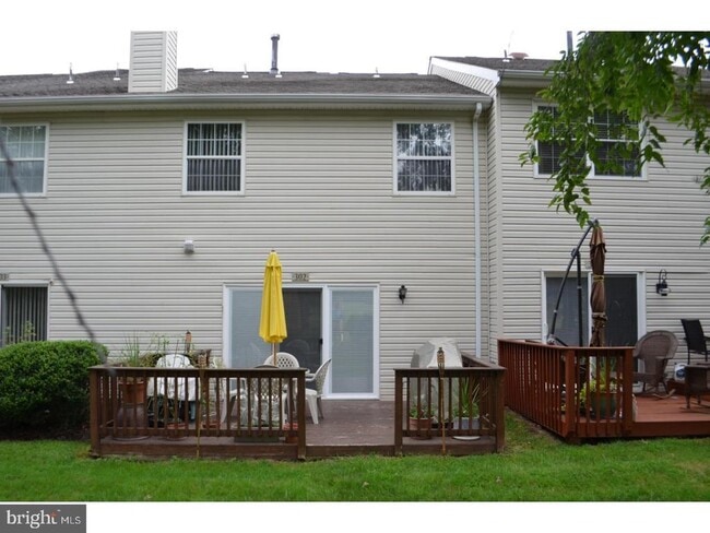 Building Photo - 302 Doral Dr