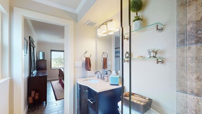 Building Photo - 1120 N Shore Dr NE