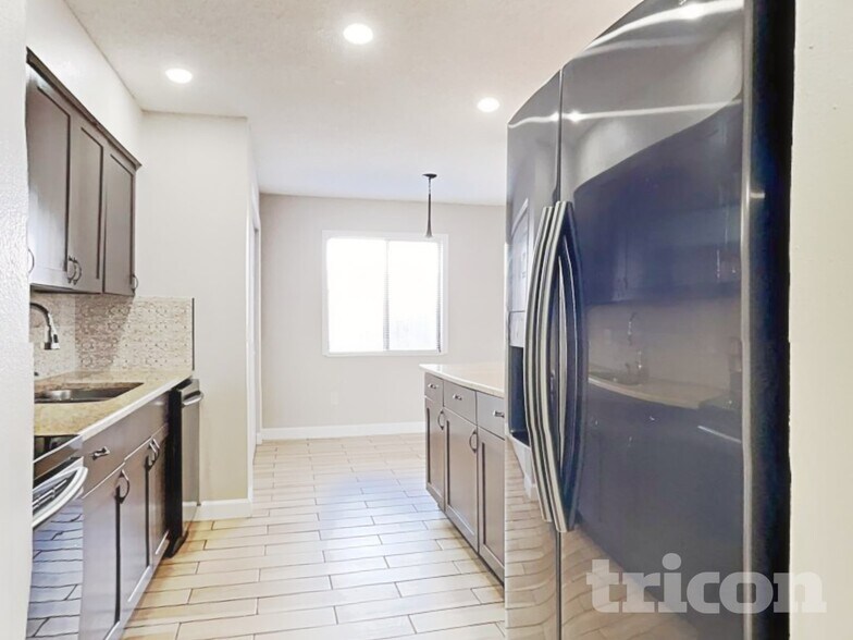 Building Photo - 1237 Edgerton Dr