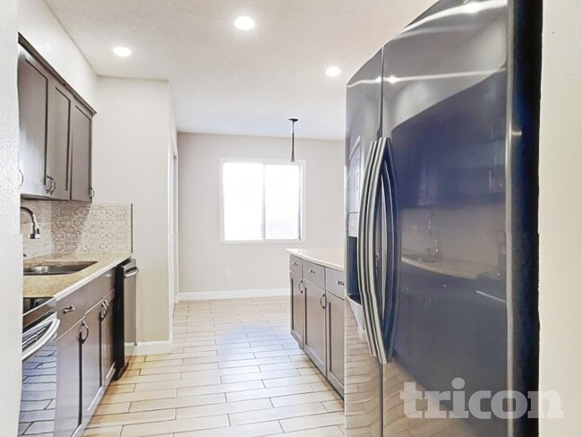 Building Photo - 1237 Edgerton Dr