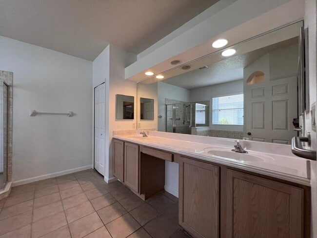 Building Photo - HUGE PRICE REDUCTION!! HOME IS READY FOR A...