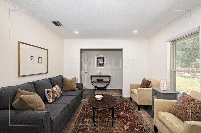 Building Photo - Stunning 3 Bed 2 Bath Brick Home with Huge Yard!